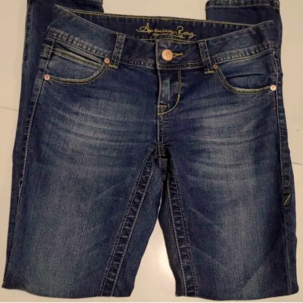 💙American rag ~ Medium rise, straight leg, dark denim,Size 1 jeans